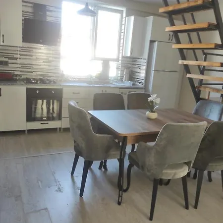 Apartmán Sehir Merkezinde Erasta Avm Karsisinda Manzarali Muhtesem Luks Dort Odali Ayri Mutfakli Genis Terasli Ve Balkonlu Ev