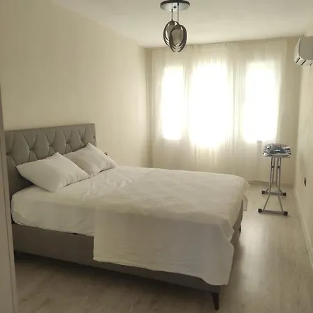 şehir Merkezinde Erasta Avm Karşısında Manzaralı Muhteşem Lüks Dört Odalı Ayrı Mutfaklı Geniş Teraslı Ve Balkonlu Ev * Fethiye